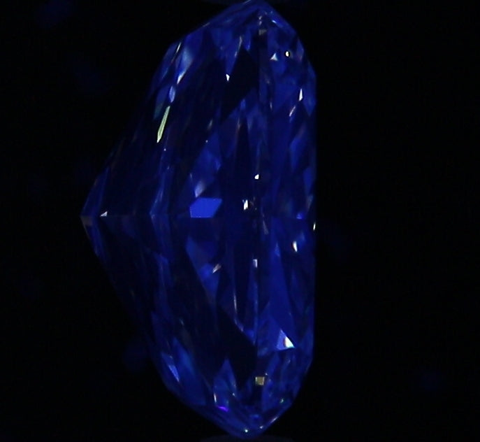 2.50ct CM G VVS2 Natural Diamond fluorescence image