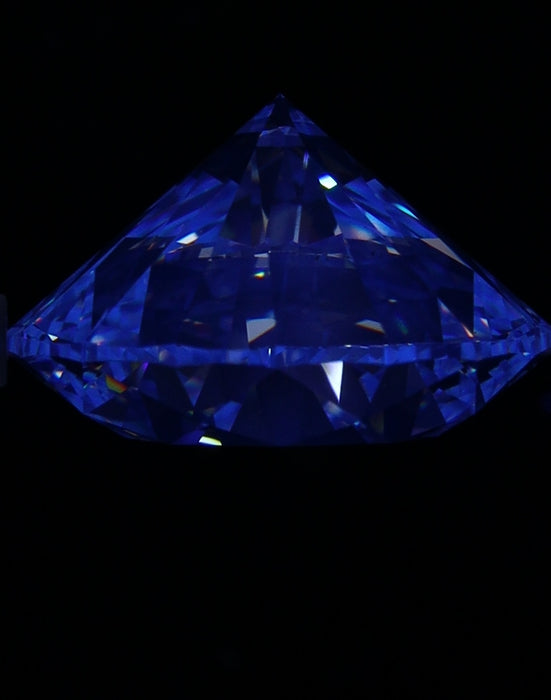 6.80ct Round E VS2 Natural Diamond fluorescence image