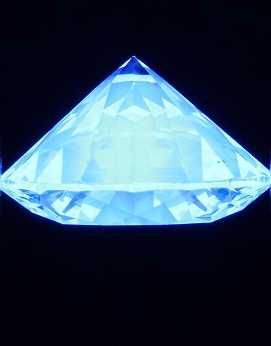 1.52ct Round I VS2 Natural Diamond fluorescence image