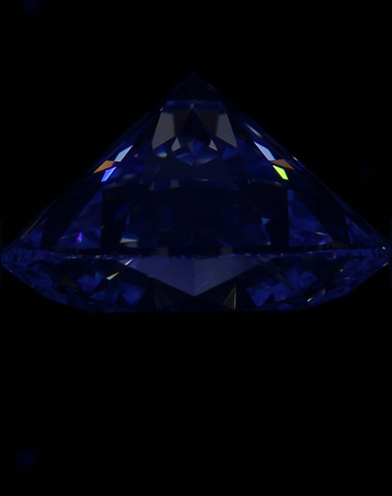 5.01ct Round F VVS2 Natural Diamond fluorescence image
