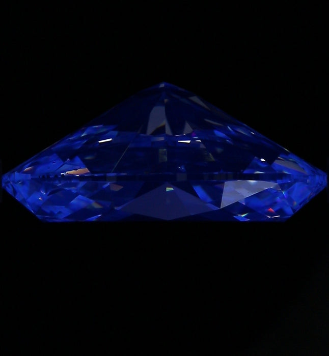 6.16ct Oval D SI1 Natural Diamond fluorescence image