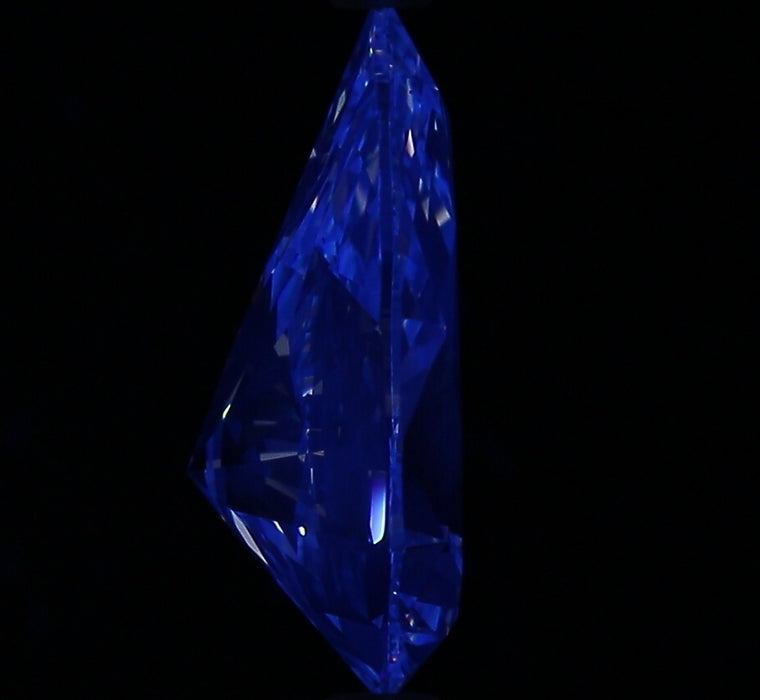 2.50ct Pear F VS1 Natural Diamond fluorescence image