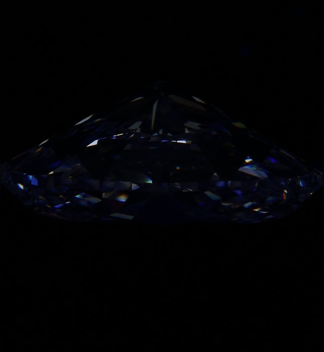 5.31ct Oval F VS1 Natural Diamond fluorescence image