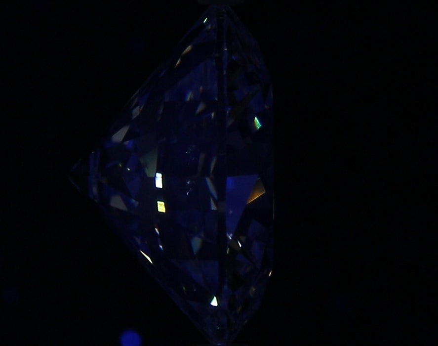 4.02ct Round I SI1 Natural Diamond fluorescence image