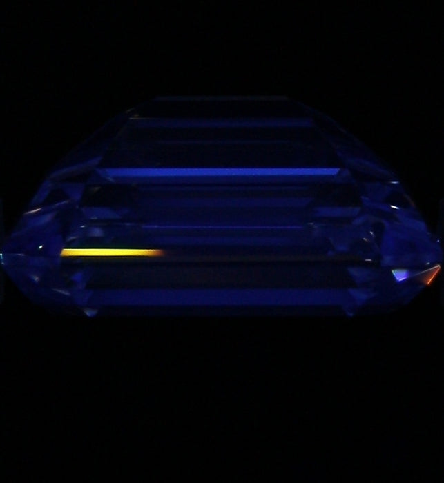 2.02ct Emerald G VS1 Natural Diamond fluorescence image