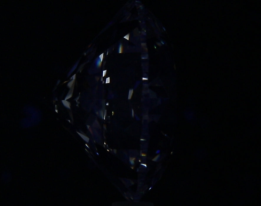 3.80ct Round H VS1 Natural Diamond fluorescence image