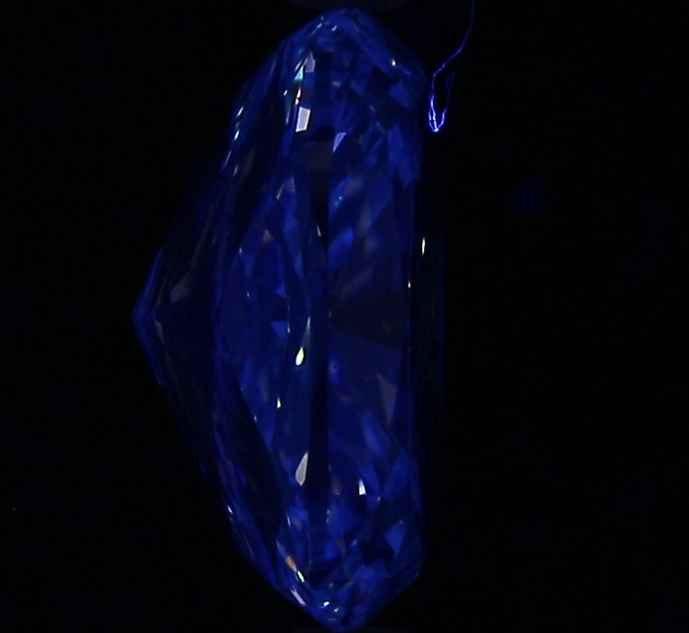 3.02ct CE F SI1 Natural Diamond fluorescence image