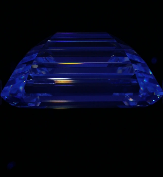 7.07ct Emerald F VS2 Natural Diamond fluorescence image
