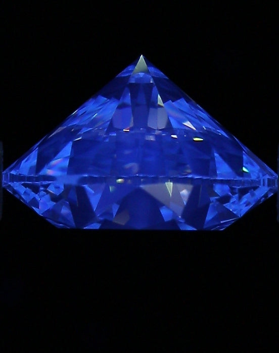 1.18ct Round I VVS2 Natural Diamond fluorescence image