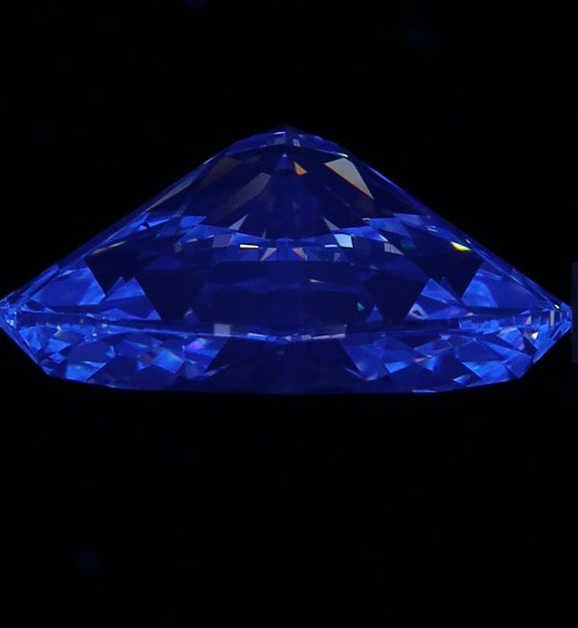 3.50ct Oval F SI1 Natural Diamond fluorescence image