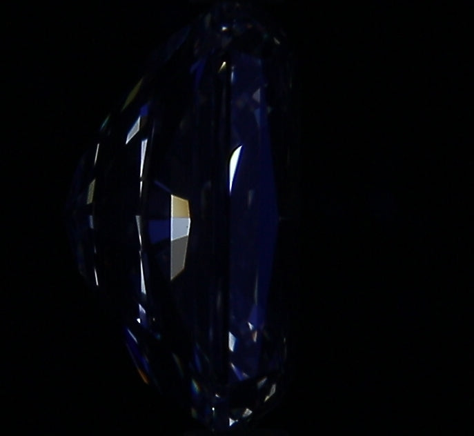 1.80ct Radiant I VVS2 Natural Diamond fluorescence image