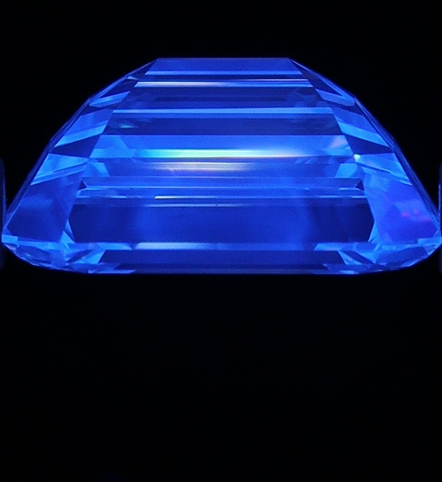 1.50ct Emerald J VVS2 Natural Diamond fluorescence image