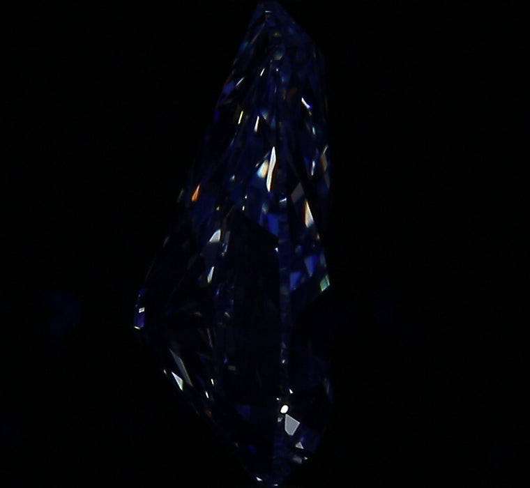 2.50ct Pear D VS2 Natural Diamond fluorescence image
