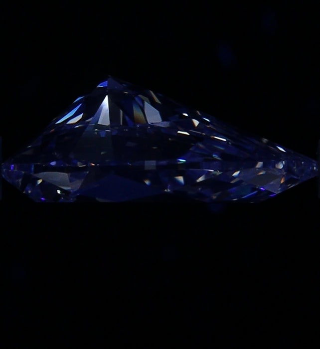 1.50ct Pear G SI1 Natural Diamond fluorescence image