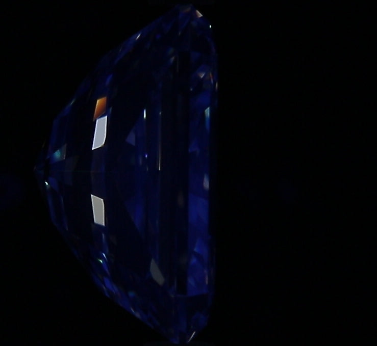 2.70ct Radiant F VS2 Natural Diamond fluorescence image