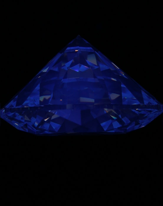8.05ct Round J VS2 Natural Diamond fluorescence image