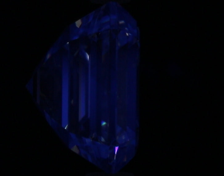 2.01ct Asscher I VS2 Natural Diamond fluorescence image