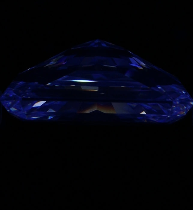 3.21ct Radiant D SI1 Natural Diamond fluorescence image