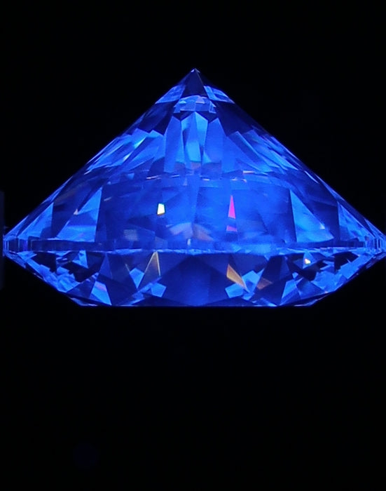 2.01ct Round F VVS1 Natural Diamond fluorescence image