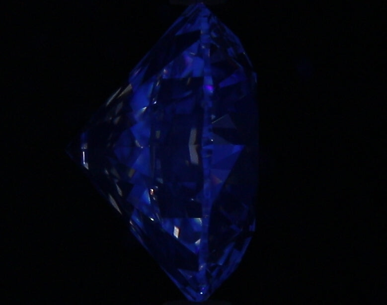 2.51ct Round F VS1 Natural Diamond fluorescence image