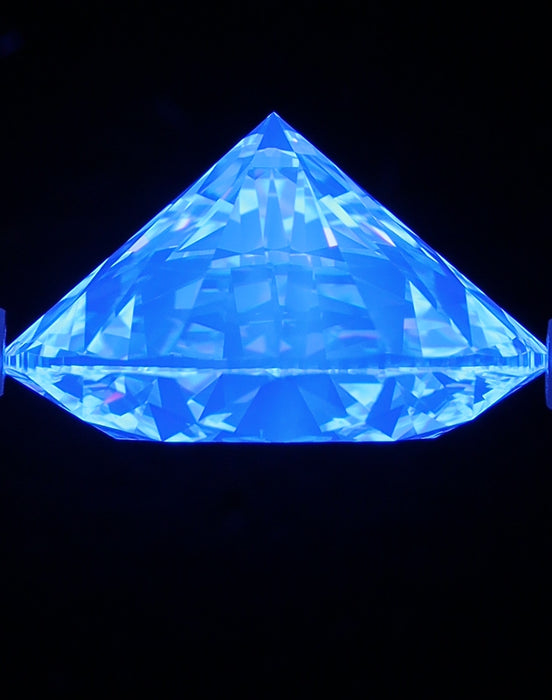 6.79ct Round D FL Natural Diamond fluorescence image