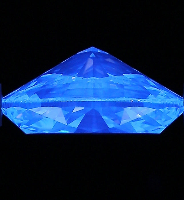 1.30ct Oval L VS1 Natural Diamond fluorescence image